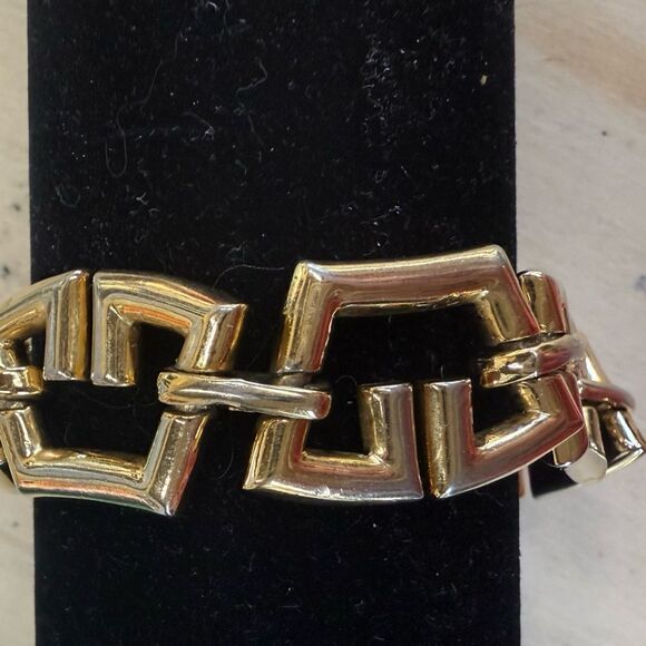 Vintage St. John Gold Tone Chunky Link Bracelet Designer Statement - Picture 3 of 8